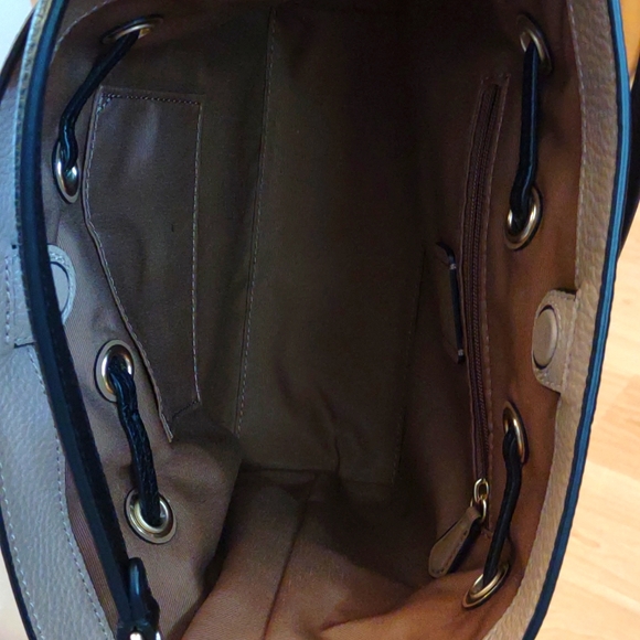 Coach Convertible Strap Tan Shoulder Bag. - Picture 9 of 14